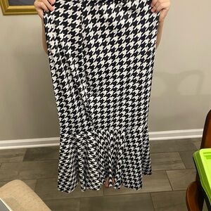 Black and White Houndstooth Skirt